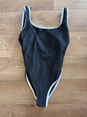 Lain Snow New Swimsuite size small
